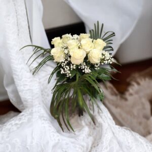 9-roses-tiges-blanc